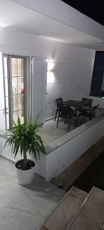 Arjan Dyli Guesthouse 사밀 외부 사진